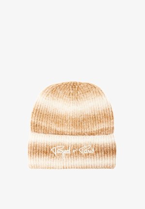 Gorro de punto beige con canalé vertical y un borde doblado. Presenta un patrón degradado que va de beige claro a oscuro, con texto en blanco.