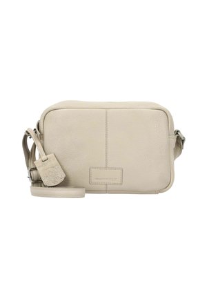 Borsa a tracolla in pelle beige con finitura testurizzata, forma rettangolare, tracolla regolabile e un piccolo tag con dettagli del marchio.