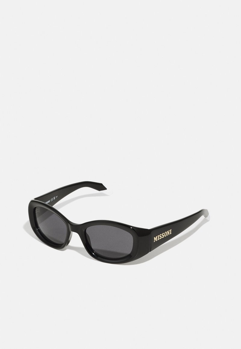 Óculos de sol pretos com lentes ovais, apresentando uma armação brilhante e lentes cinza. Logo "Missoni" em dourado na lateral. Textura suave.
