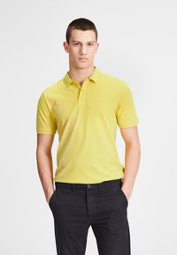 Jack & Jones - JJEBASIC - Polo shirt - celandine Thumbnail Image 1