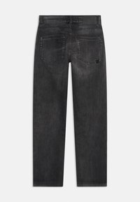 Schwarze Jeans aus Denim mit geradem Beinschnitt, zwei Gesäßtaschen und einer glatten Textur. Keine sichtbaren Beschläge oder Verzierungen.