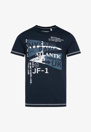 T-shirt in cotone blu navy con collo rotondo, caratterizzato da testo grafico bianco e azzurro e simboli nautici sulla parte anteriore. Maniche corte.