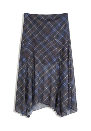 Falda midi de cuadros oscuros con líneas azules, grises y marrones que se cruzan, tela fluida y dobladillo asimétrico.