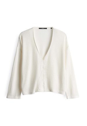 Cardigan blanc à rayures, col en V, avec des manches longues et une fermeture à boutons. Texture douce et coupe décontractée, avec des fentes sur les côtés à l'ourlet.