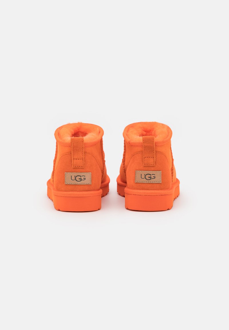 oranje uggs