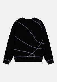 Svart sweatshirt med vit sömnad i böjda mönster. Tjockt, strukturerat tyg med ribbade ärmslut och nederkant. Mysig, avslappnad design.