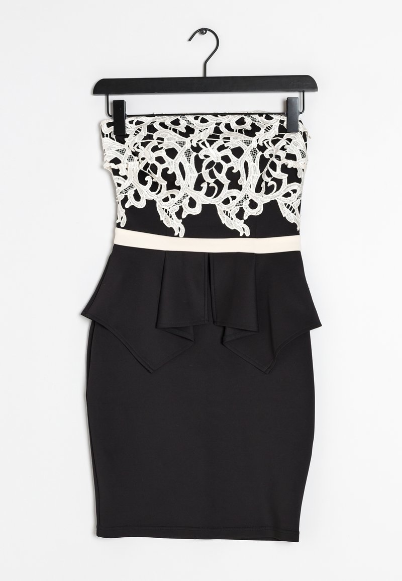 Svart klänning med spetsliv, har en beige midjeband och en flerlagers peplumnederdel. Slät textur, åtsittande form och utan axelband.