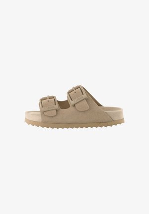 Sandalo scivolo in camoscio beige con due cinturini regolabili con fibbia e suola testurizzata per una migliore aderenza, progettato per un uso casual.