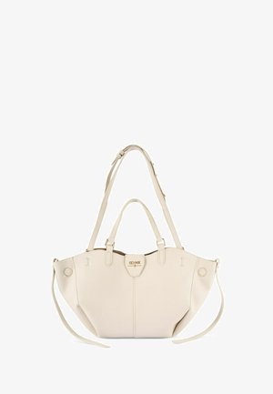 Beżowa skórzana torebka na ramię z podwójnymi uchwytami, regulowanym paskiem na ramię oraz złotym zapięciem, na białym tle.