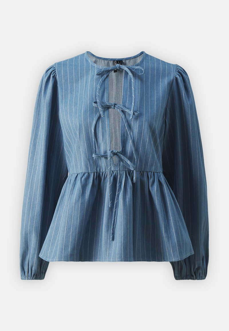 Bluse aus blauen Denim mit vertikalen weißen Streifen, langen Puffärmeln, einer gerafften Taille und einem Bindedetail am Ausschnitt. Strukturiertes Material.