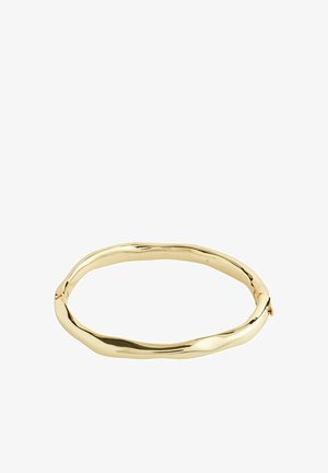 Kultaisella sävyllä varustettu rannekoru, jossa on kiertävä muotoilu, sileä pinta ja hieman epäsymmetrinen soikea muoto. Suljettu solki.