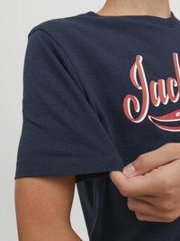 Jack & Jones Junior JJELOGO TEE NECK - T-shirt med print - navy blazer