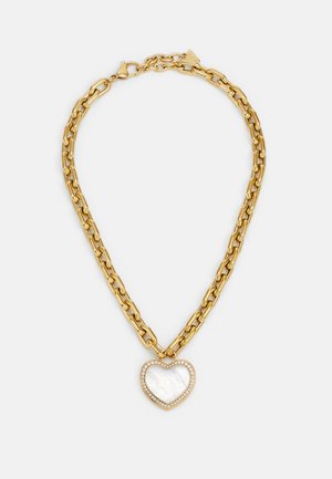 Collana in oro con maglie ovali e un ciondolo a forma di cuore con un'inserto in madreperla circondato da strass.