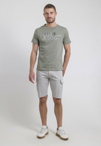 Ritchie Jeans COL ROND NAPAMIEL - T-shirt imprimé - kaki
