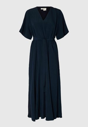 Mørkeblå maxikjole med korte flutterærmer, V-udskæring og matchende stofbælte i taljen.