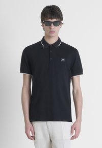 REGULAR FIT IN MERCERIZED WITH LOGO PATCH - Poloshirt - black
