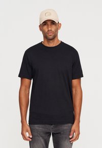 Unselected, black