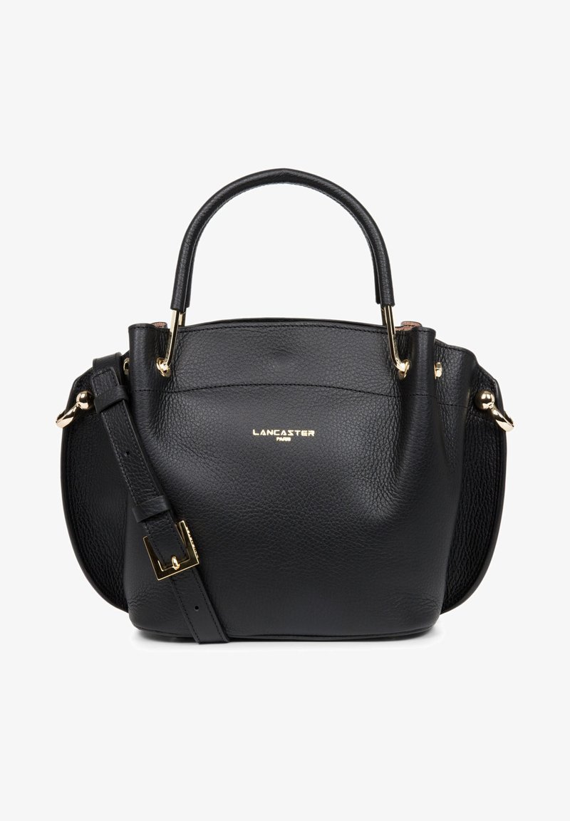 Sac à main en cuir noir avec une finition texturée, quincaillerie dorée, doubles poignées supérieures et une bandoulière amovible. Présente le logo de la marque à l'avant.