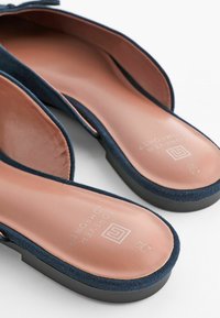 Next FOREVER COMFORT BOW - REGULAR FIT - Matalakantaiset pistokkaat - navy