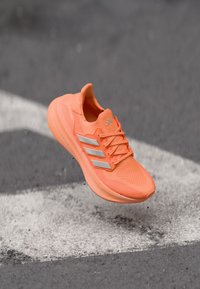 ULTRABOOST 5 - Παπούτσια για τρέξιμο σε δρόμο - beam orange/silver-coloured metallic/solid grey