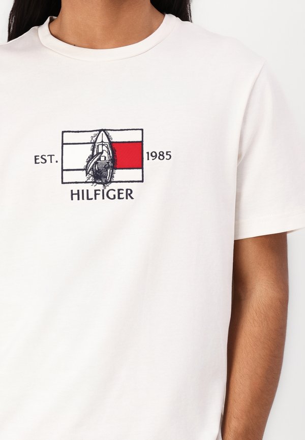 FLAG SAILING TEE - Print T-shirt - ivory petal2