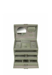 Boîte à bijoux en cuir vert avec quatre tiroirs coulissants, miroir interne et compartiments pour l'organisation ; avec une texture lisse et des accessoires en argent.