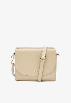 Borsa a tracolla beige realizzata in finta pelle testurizzata, con chiusura a patta rotonda, accessori in oro e tracolla regolabile.