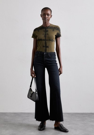 Mother THE ROLLER FRAY - Calças de ganga à boca de sino - dark blue