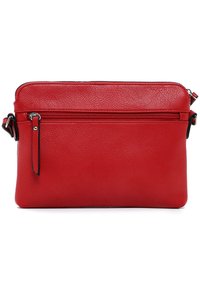 Borsa a tracolla rossa in pelle con finitura texturizzata. Presenta una chiusura superiore con zip e una tasca frontale, dettagli neri e una tracolla staccabile.