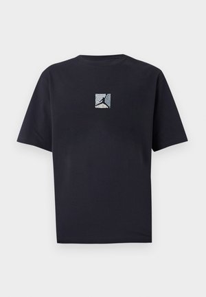 Jordan, CREW - Trükipildiga T-särk - black