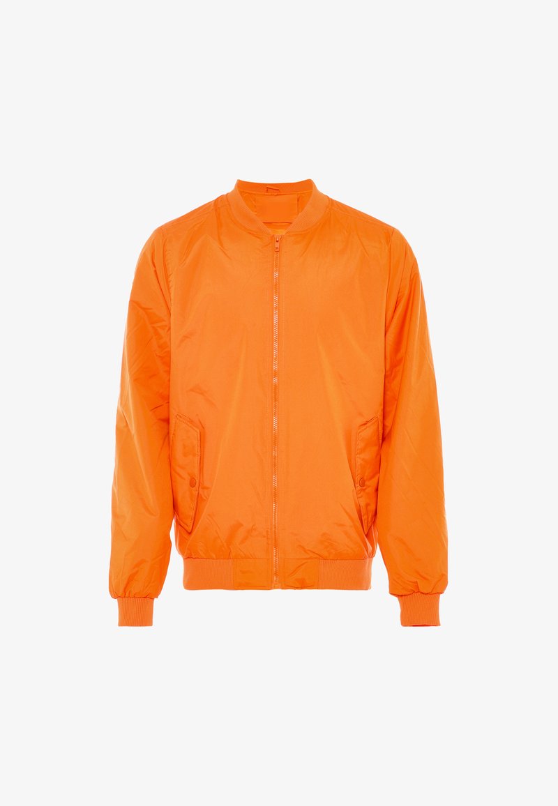 Orange bomberjacka med dragkedja fram, ribbade ärmslut och två sidofickor. Tillverkad av ett mjukt och lätt material.