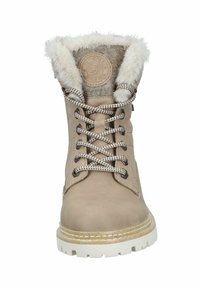 Beige voděodolná kotníková bota s umělou kožešinou, polstrovaným límcem a pevným šněrováním. Obsahuje texturovanou gumovou podrážku a emblem s logem.