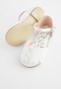 Next BRIDESMAID REGULAR FIT - Lauflernschuh - white