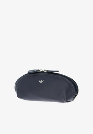 Petite pochette en cuir noir avec double fermeture éclair argentée et petit logo argenté au centre devant.