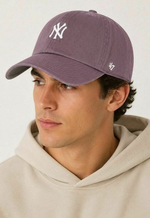 '47, STRAPBACK BASE RUNNER NEW YORK YANKEES - Cap - mauve