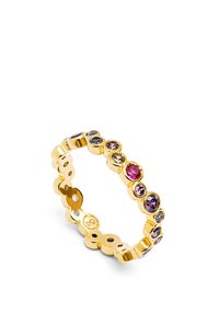 Anello d'oro con un motivo alternato di pietre sintetiche ovali e tonde multicolori, con una finitura liscia e lucida.