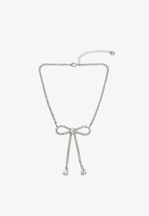 Rhinestone ketting met een zilveren ketting, met een strikontwerp in het midden en twee druppelaccenten die naar beneden hangen.