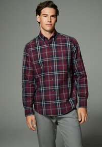Next EASY OXFORD - Cămașă - burgundy red tartan