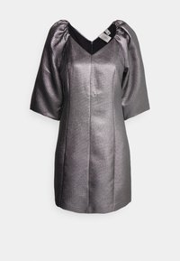 Metallinhohtoinen hopeanvärinen minimekko, jossa on puhvimaiset lyhyet hihat, v-mallinen pääntie ja teksturoitu pintakuosi. Takana vetoketjusuljenta.