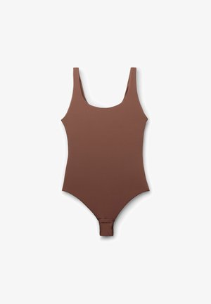 Maillot de bain une pièce marron avec un décolleté rond et des bretelles larges, fabriqué à partir d'un matériau lisse et extensible avec une coupe haute au niveau des jambes.