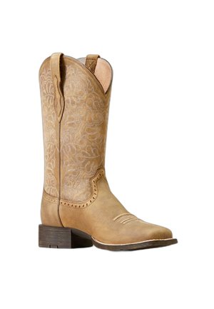 Bota vaquera color cuero con costuras detalladas en la caña, tiradores y un tacón bajo de madera apilada.