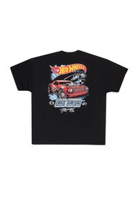 Czarna bawełniana koszulka z kolorową grafiką czerwonego samochodu z szachownicowymi akcentami. Tekst „Hot Wheels” i „Night Shifter” w zestawie.