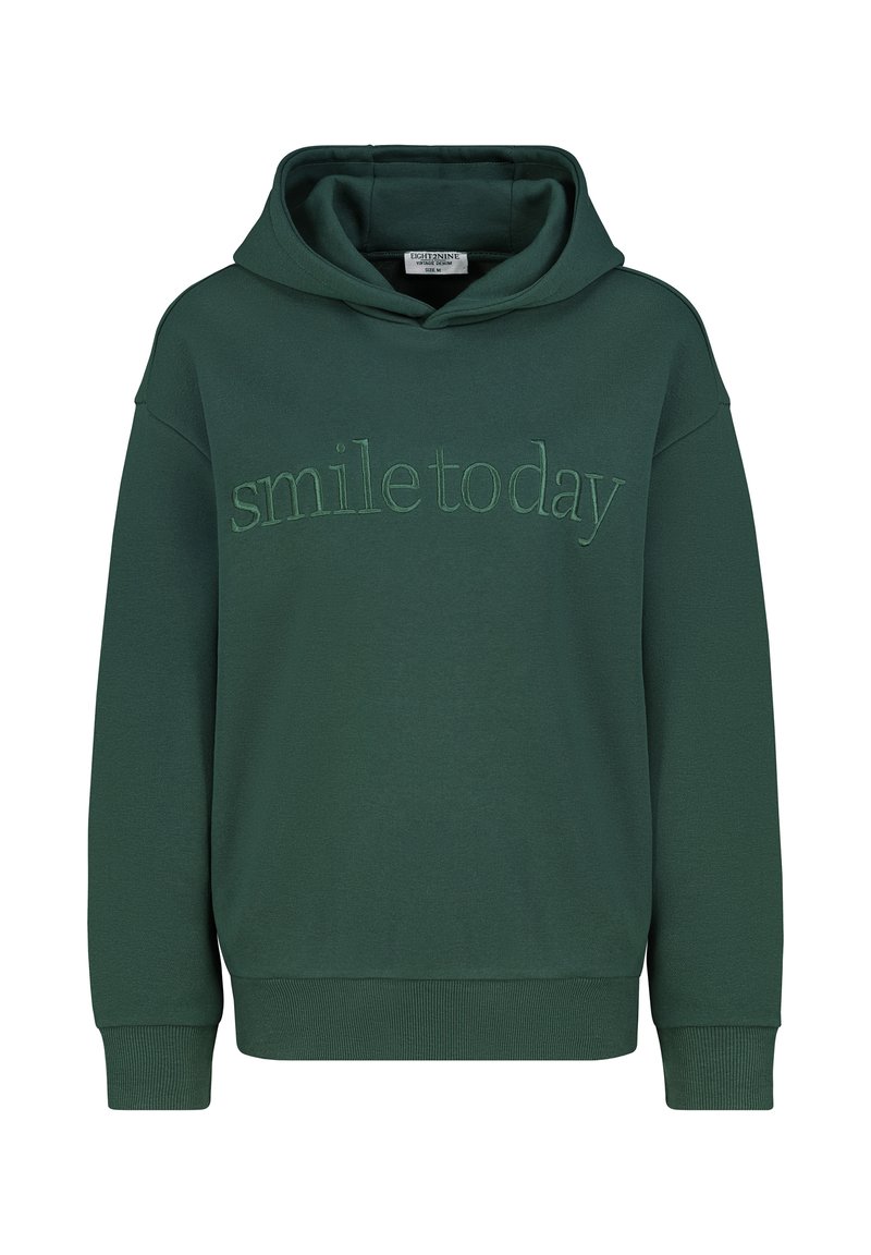 Groene hoodie met 'smile today' geborduurd in bijpassend garen. Heeft een voorste kangoeroezak en ribgebreide manchetten met een relaxte pasvorm.