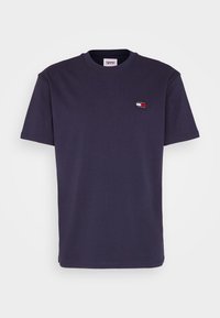Mörkblå bomulls t-shirt med rund halsringning och korta ärmar, prydd med en liten logotyp-etikett på vänster bröst.