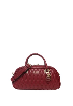 Borsa a mano trapuntata rossa in pelle sintetica con dettagli in metallo dorato, dotata di manico superiore, tracolla staccabile e logo del marchio.