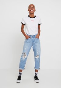 Levi's® 501® CROP - Calças de ganga de perna direita - montgomery patched