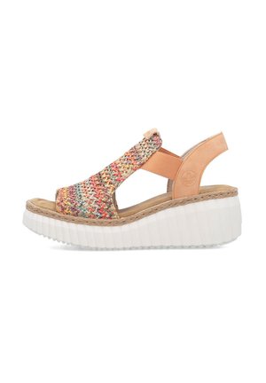 Tomaia multicolore intrecciata con dettagli beige, apertura sulla punta e cinturino regolabile. Suola piattaforma bianca spessa con scanalature testurizzate.