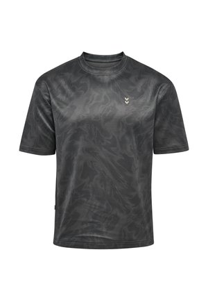 Donkergrijs T-shirt met korte mouwen, subtiel golvend streeppatroon en klein lichtgrijs chevronlogo op de linkerborst.