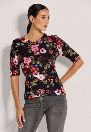 Haut à manches courtes à fleurs avec un fond noir, des fleurs roses et rouges vives, des feuilles vertes et un col ribbé.