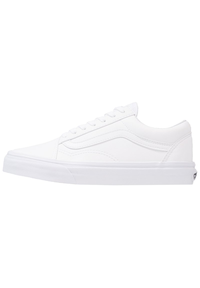 Weiße Canvas-Sneaker im Low-Top-Design mit runder Zehenpartie, flacher Gummisohle und Schnürverschluss. Mit subtilen Nähten und Logodetail an der Ferse.
